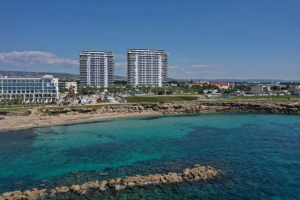 Luxury Waterfront Living 